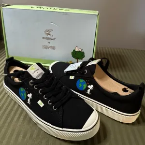 NIB Cariuma W14/M11.5 Peanuts OCA Low Earth Day Black Canvas Sneakers