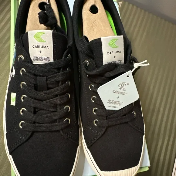 NIB Cariuma W14/M11.5 Peanuts OCA Low Earth Day Black Canvas Sneakers