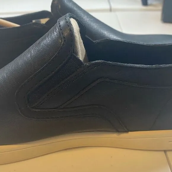 NIB UGG Australia Men’s Tobin Leather Black/White Casual Slip On Shoes- Size 7.5