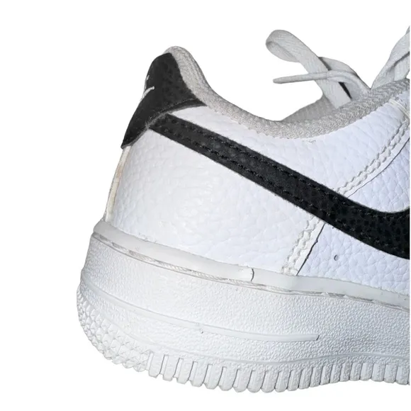 NIKE Air Force 1 all leather tennis shoes sneakers boys size 11.5