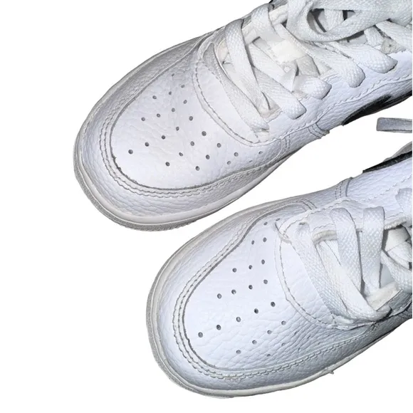 NIKE Air Force 1 all leather tennis shoes sneakers boys size 11.5