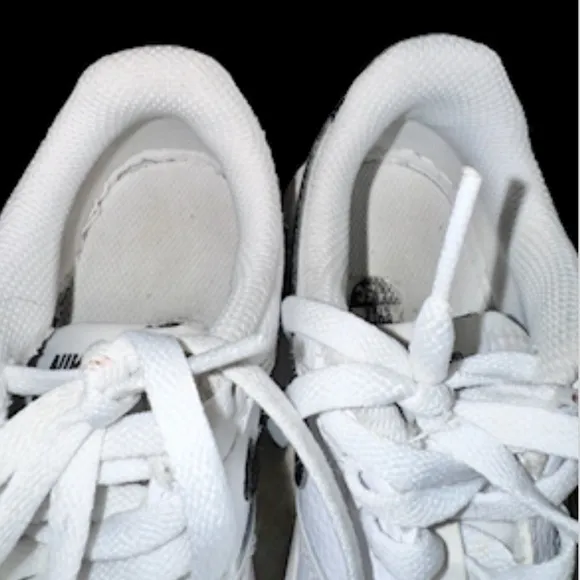 NIKE Air Force 1 all leather tennis shoes sneakers boys size 11.5