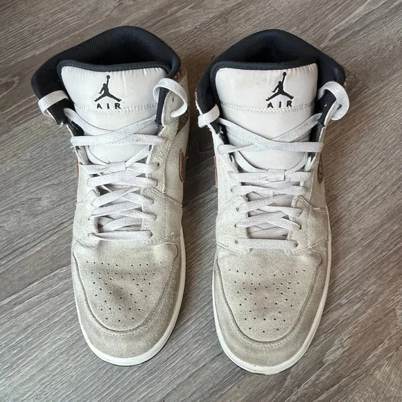 Nike Air Jordan 1 Mid Basketball Shoes LT Brown Metallic Gold Men 11 UK 10 EU 45