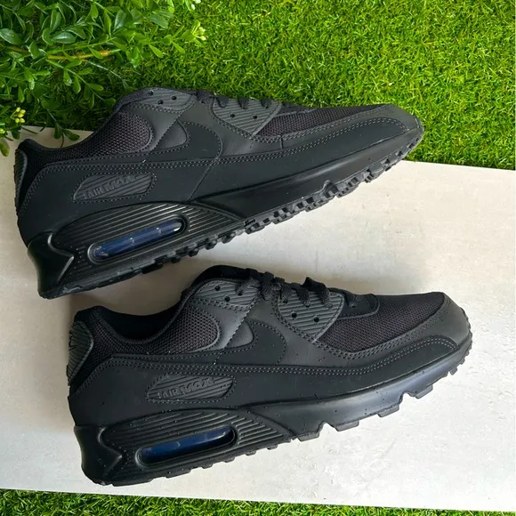 Nike Air Max 90Men's Shoes size 11 Black/Black/Black/Black NEW