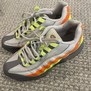 Nike Air Max 95 Sneakers Size 7Y GS Vast Gray Orange Volt Youth Shoes