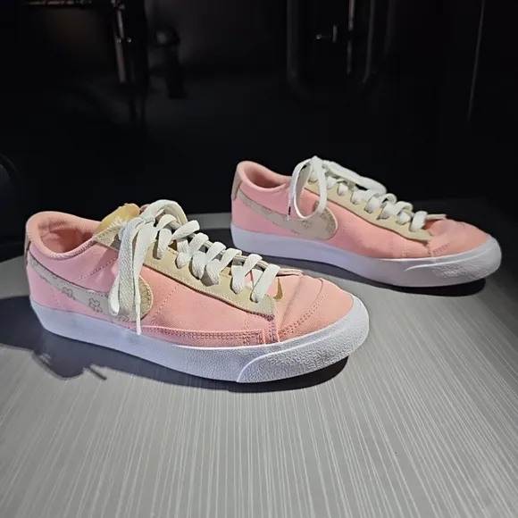 Nike Blazer Low '77 By You Custom Shoes Sneakers Pink &amp; Tan Flowers Women's Sz 8
