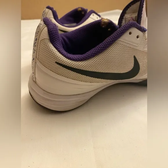 Nike Kobe Mentality White Purple Mens Sz 8 Basketball Shoes 704942-101 No Laces