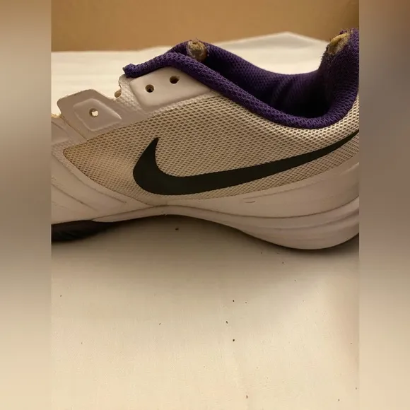 Nike Kobe Mentality White Purple Mens Sz 8 Basketball Shoes 704942-101 No Laces