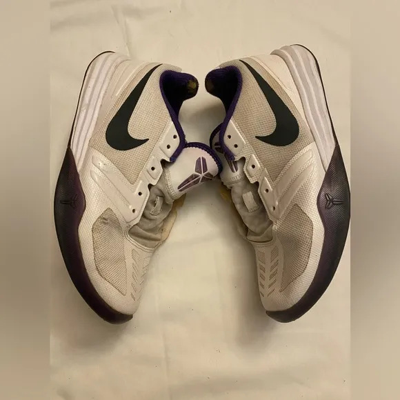 Nike Kobe Mentality White Purple Mens Sz 8 Basketball Shoes 704942-101 No Laces