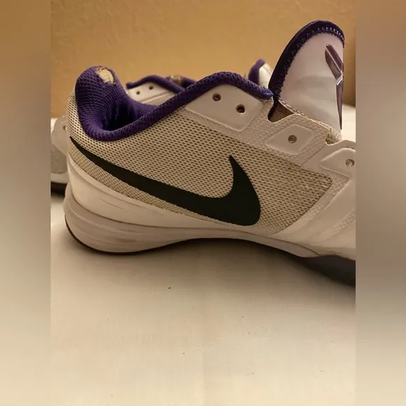 Nike Kobe Mentality White Purple Mens Sz 8 Basketball Shoes 704942-101 No Laces