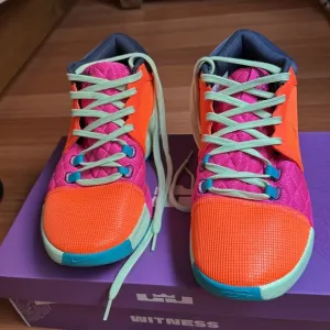 Nike Lebron James Witness 8 Sneakers | Size 10