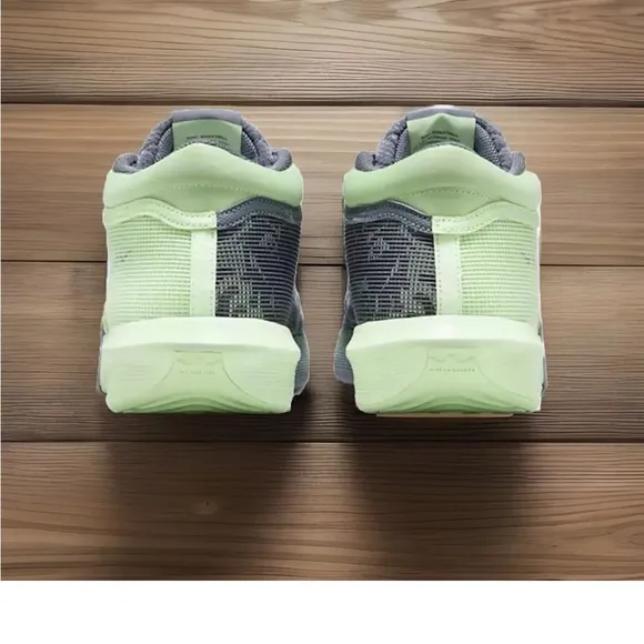 Nike LeBron Witness 8 Basketball Shoes Men’s 11 Vapor Green/Light Carbon/White