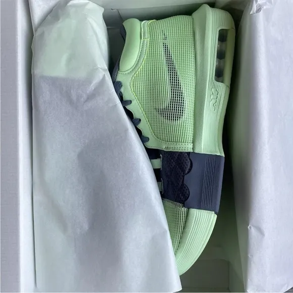 Nike LeBron Witness 8 Basketball Shoes Men’s 11 Vapor Green/Light Carbon/White