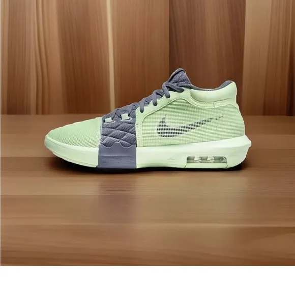 Nike LeBron Witness 8 Basketball Shoes Men’s 11 Vapor Green/Light Carbon/White