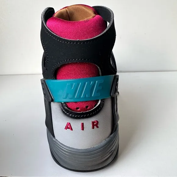 NIKE Men Air  Flight Huarache Light Smoke Grey And Noble Red Size: 9.5