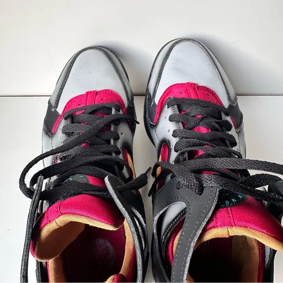 NIKE Men Air  Flight Huarache Light Smoke Grey And Noble Red Size: 9.5