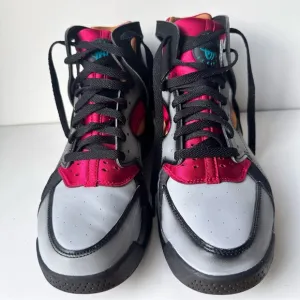 NIKE Men Air  Flight Huarache Light Smoke Grey And Noble Red Size: 9.5