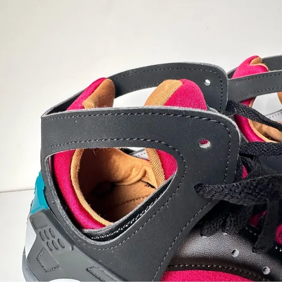 NIKE Men Air  Flight Huarache Light Smoke Grey And Noble Red Size: 9.5