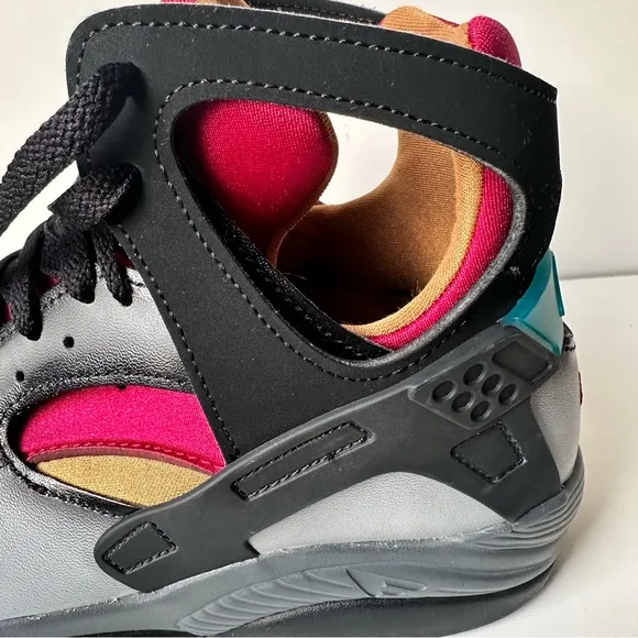 NIKE Men Air  Flight Huarache Light Smoke Grey And Noble Red Size: 9.5