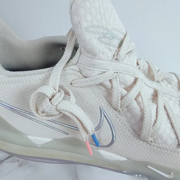 Nike Men's LeBron 17 Basketball Shoes Sneakers, Sz 18