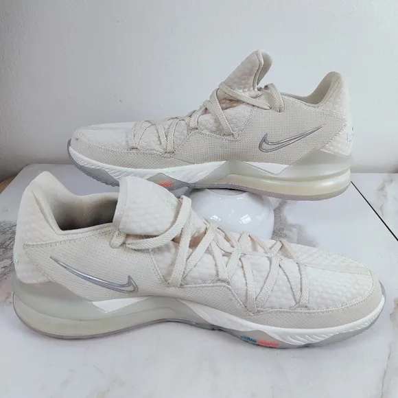 Nike Men's LeBron 17 Basketball Shoes Sneakers, Sz 18