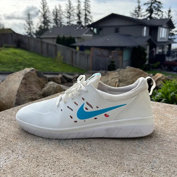 Nike SB Nyjah Summit White Light Blue Fury Men's Size 12 Running Shoes S…