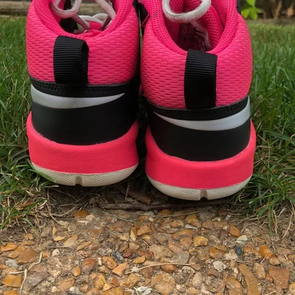 Nike Team Hustle D7  Basketball Shoes