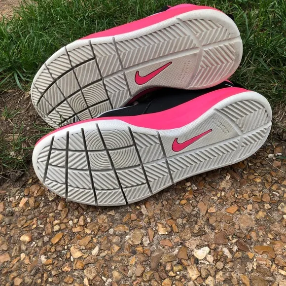 Nike Team Hustle D7  Basketball Shoes