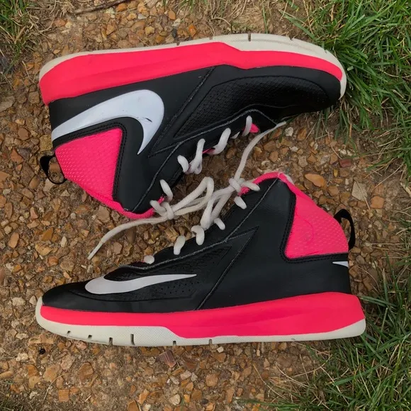Nike Team Hustle D7  Basketball Shoes