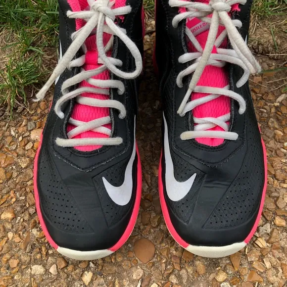Nike Team Hustle D7  Basketball Shoes