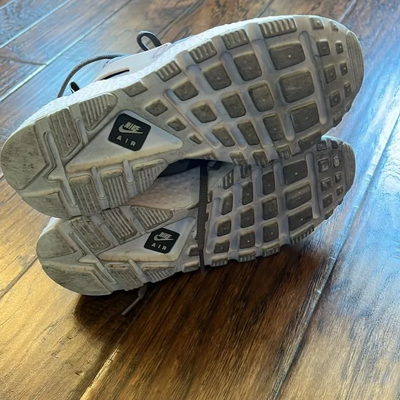 Nike women’s Huarache run size 7.5