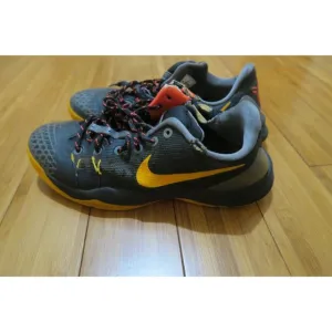 Nike Zoom Kobe Bryant Venomenon 4 'Bruce Lee' 635578-005 Men's 10 Beaters (Read)