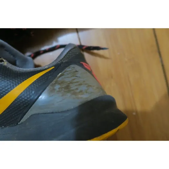 Nike Zoom Kobe Bryant Venomenon 4 'Bruce Lee' 635578-005 Men's 10 Beaters (Read)