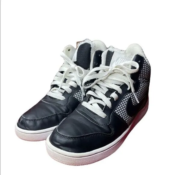 NIKE Court Borough Mid