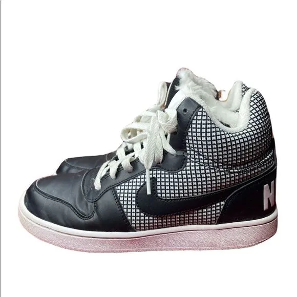 NIKE Court Borough Mid