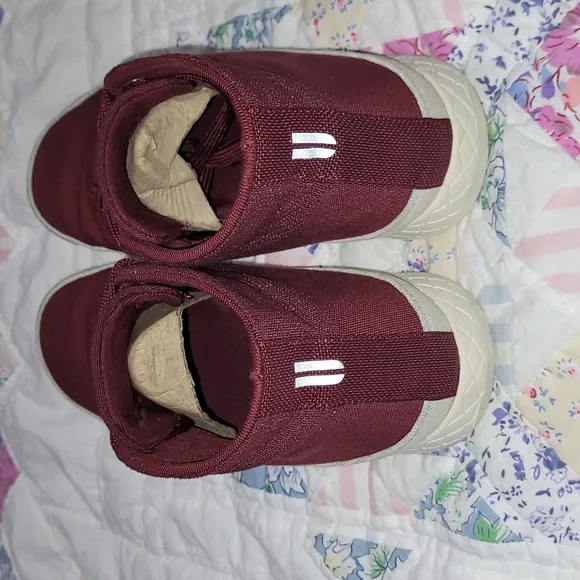 NOBULL Cabernet Canvas Mid Trainer Unisex Sneakers Size 7 Men's/8.5 Women's