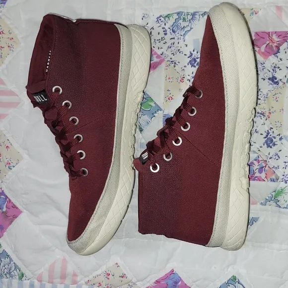 NOBULL Cabernet Canvas Mid Trainer Unisex Sneakers Size 7 Men's/8.5 Women's
