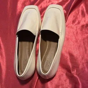 Nordstrom Faux Leather Cream Shoes 6.5