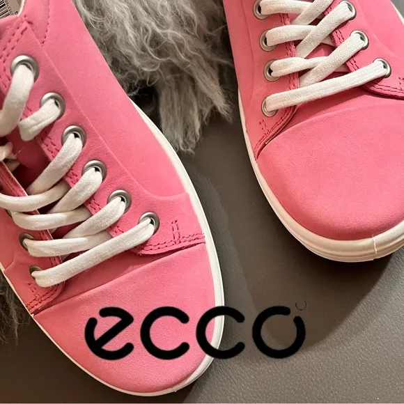NWOB $175 ECCO Bubblegum Soft 7 Nubuck Sneakers