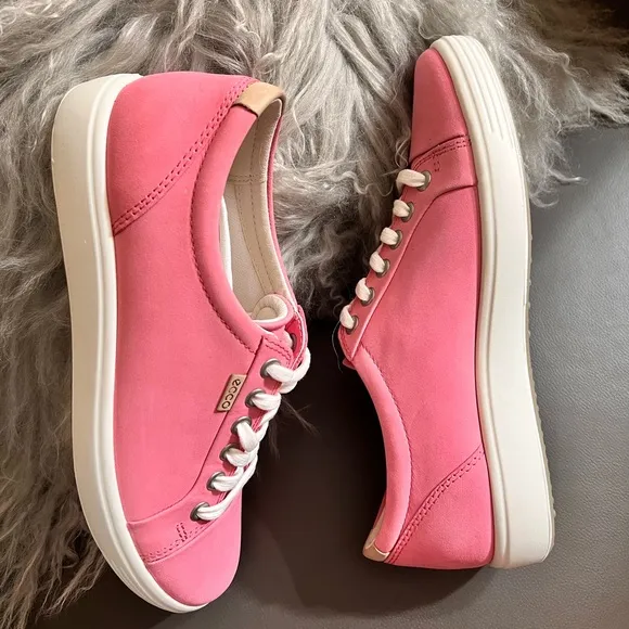 NWOB $175 ECCO Bubblegum Soft 7 Nubuck Sneakers