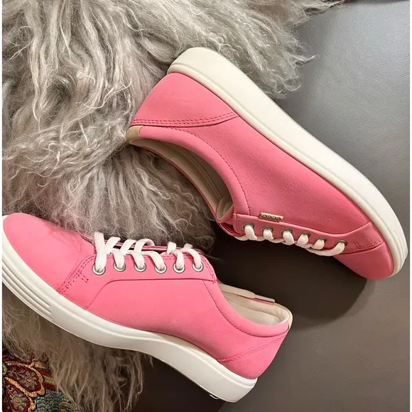 NWOB $175 ECCO Bubblegum Soft 7 Nubuck Sneakers