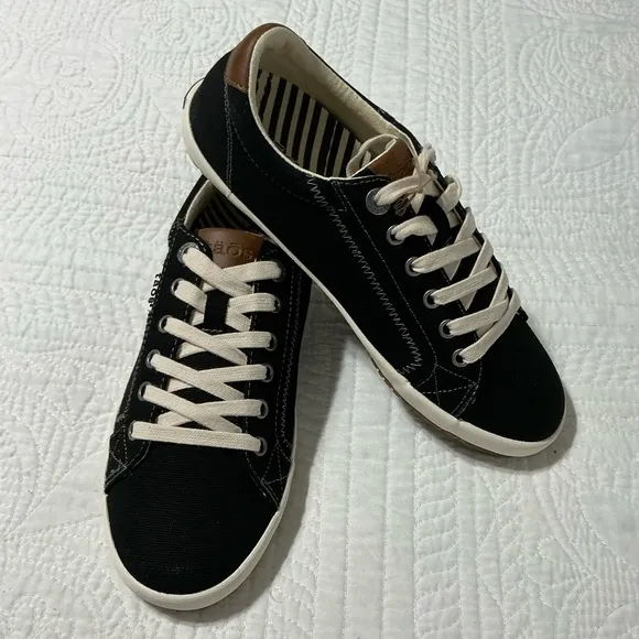 NWOB Taos Star Burst Women's Tennis Shoes Size 8
