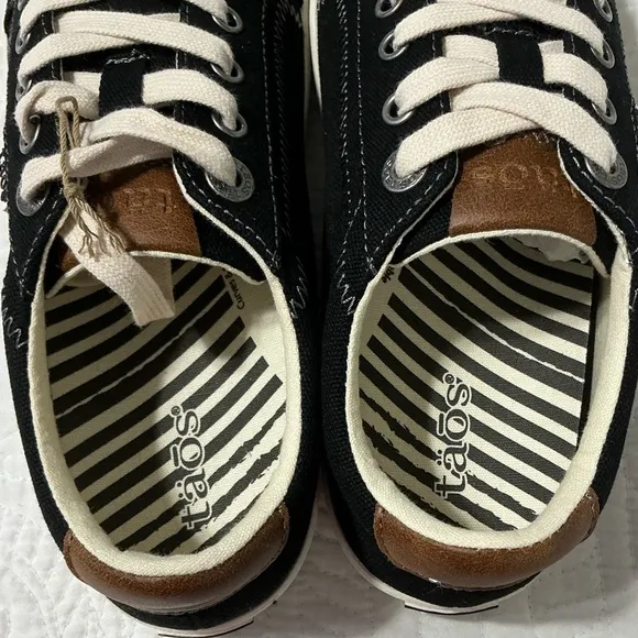 NWOB Taos Star Burst Women's Tennis Shoes Size 8