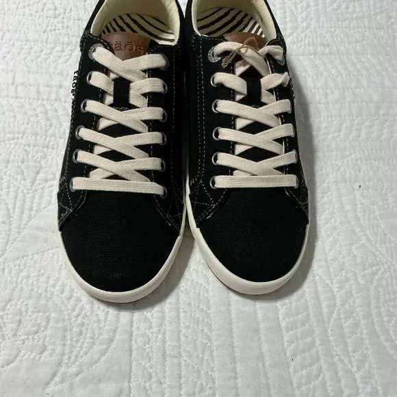 NWOB Taos Star Burst Women's Tennis Shoes Size 8
