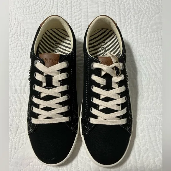 NWOB Taos Star Burst Women's Tennis Shoes Size 8