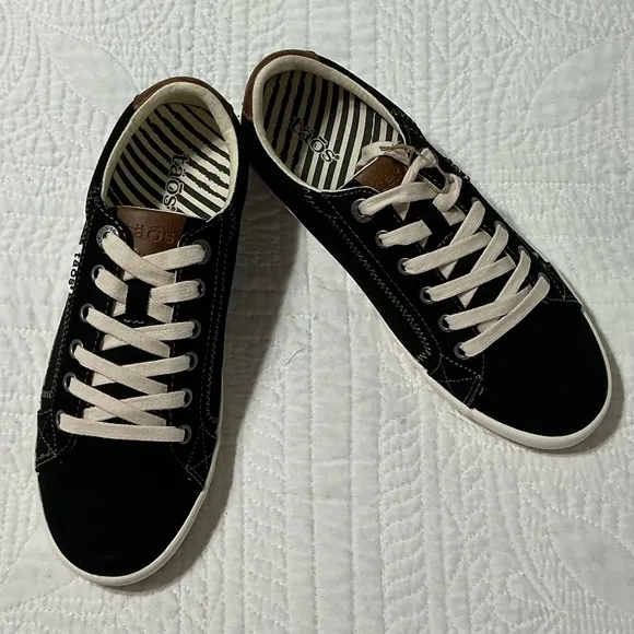 NWOB Taos Star Burst Women's Tennis Shoes Size 8