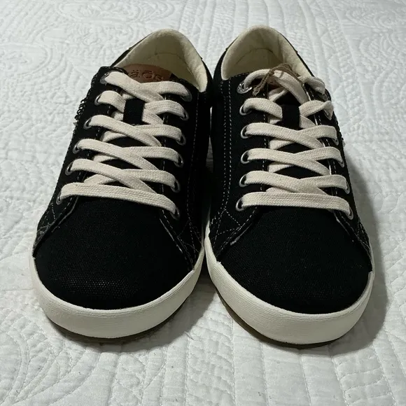 NWOB Taos Star Burst Women's Tennis Shoes Size 8