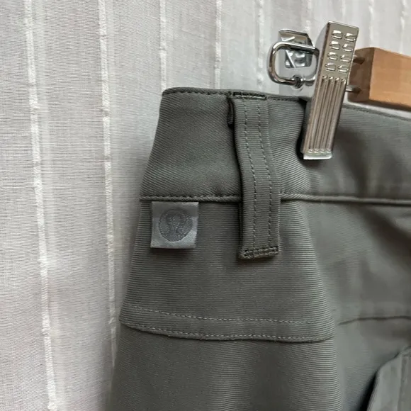 NWOT ABC Slim-Fit 5 Pocket Pant 33 Warpstreme (gray sage color)