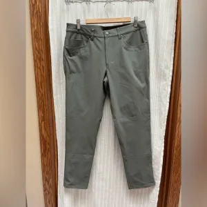 NWOT ABC Slim-Fit 5 Pocket Pant 33 Warpstreme (gray sage color)