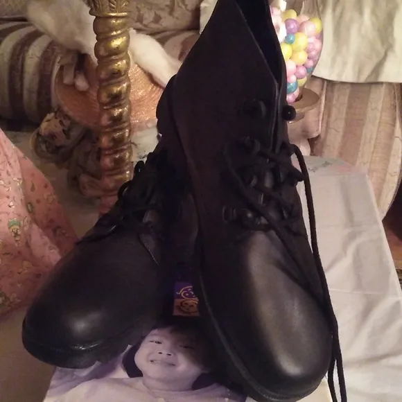 NWOT Vintage Leather Black Shoes